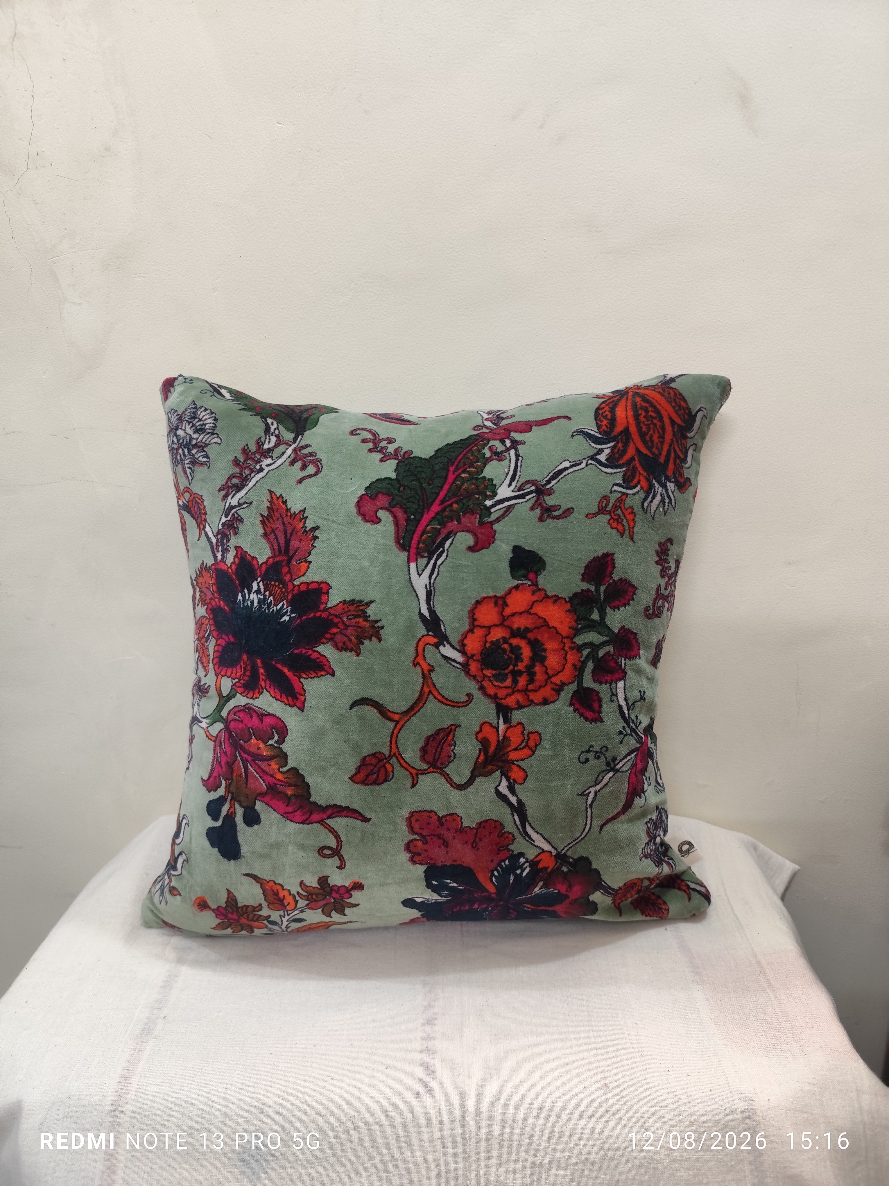 Cushion Cover (20x20) Set of 2 DH-LCH-0011 — close-up of the craft