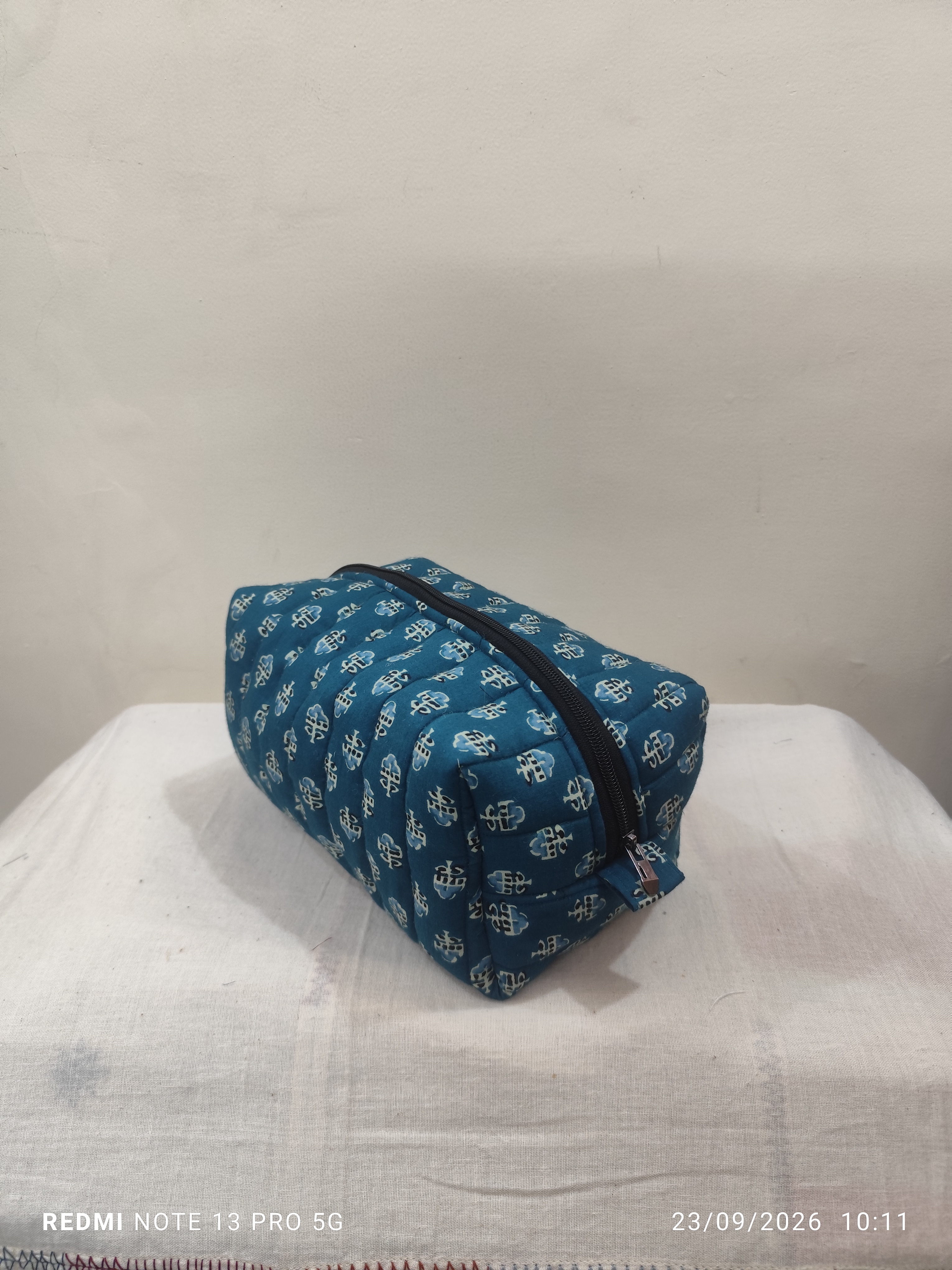 Large Travel pouch DH-LTP-0016 — close-up of the craft