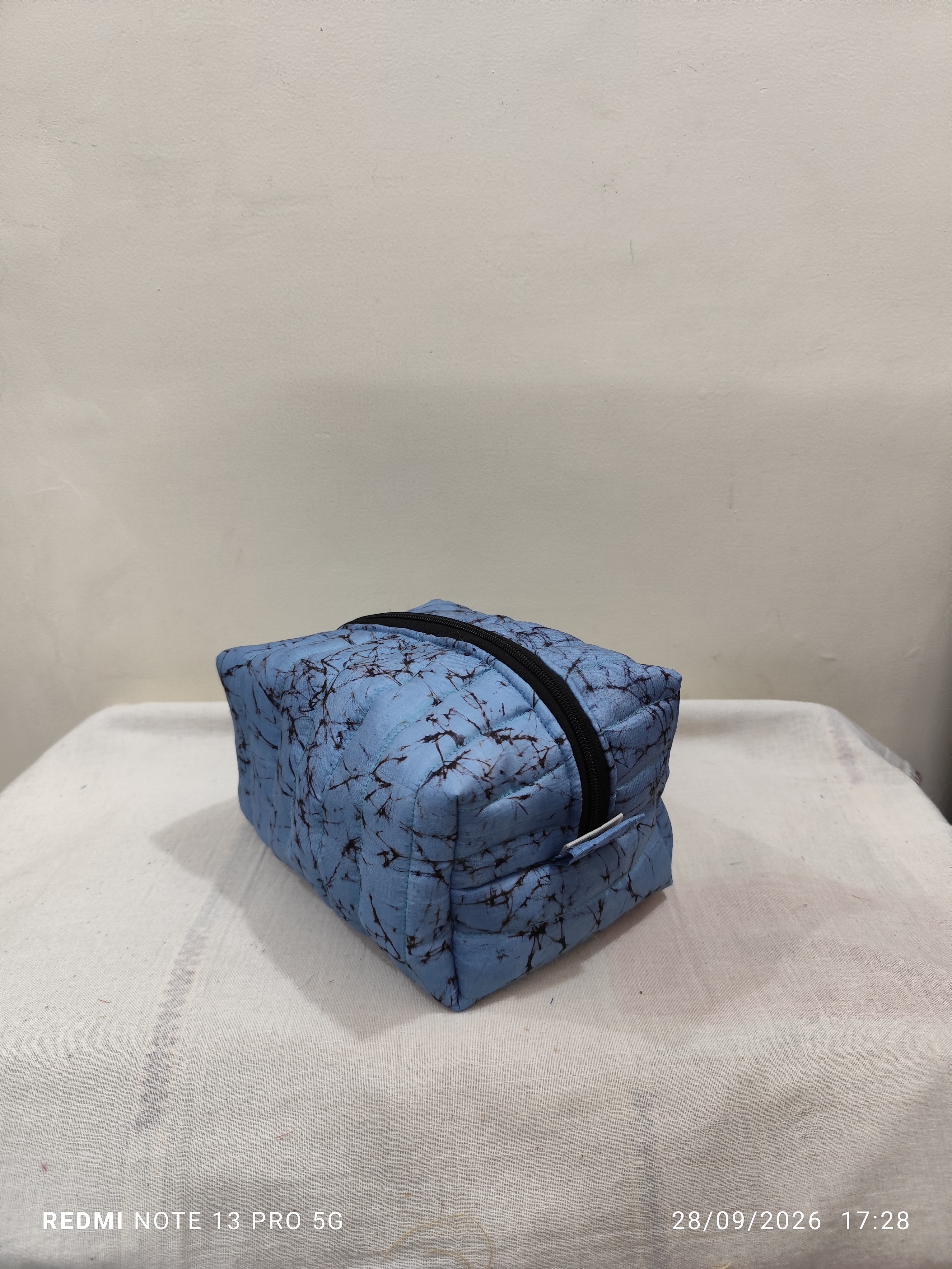 Medium Travel Pouch DH-MTP-0012 — close-up of the craft
