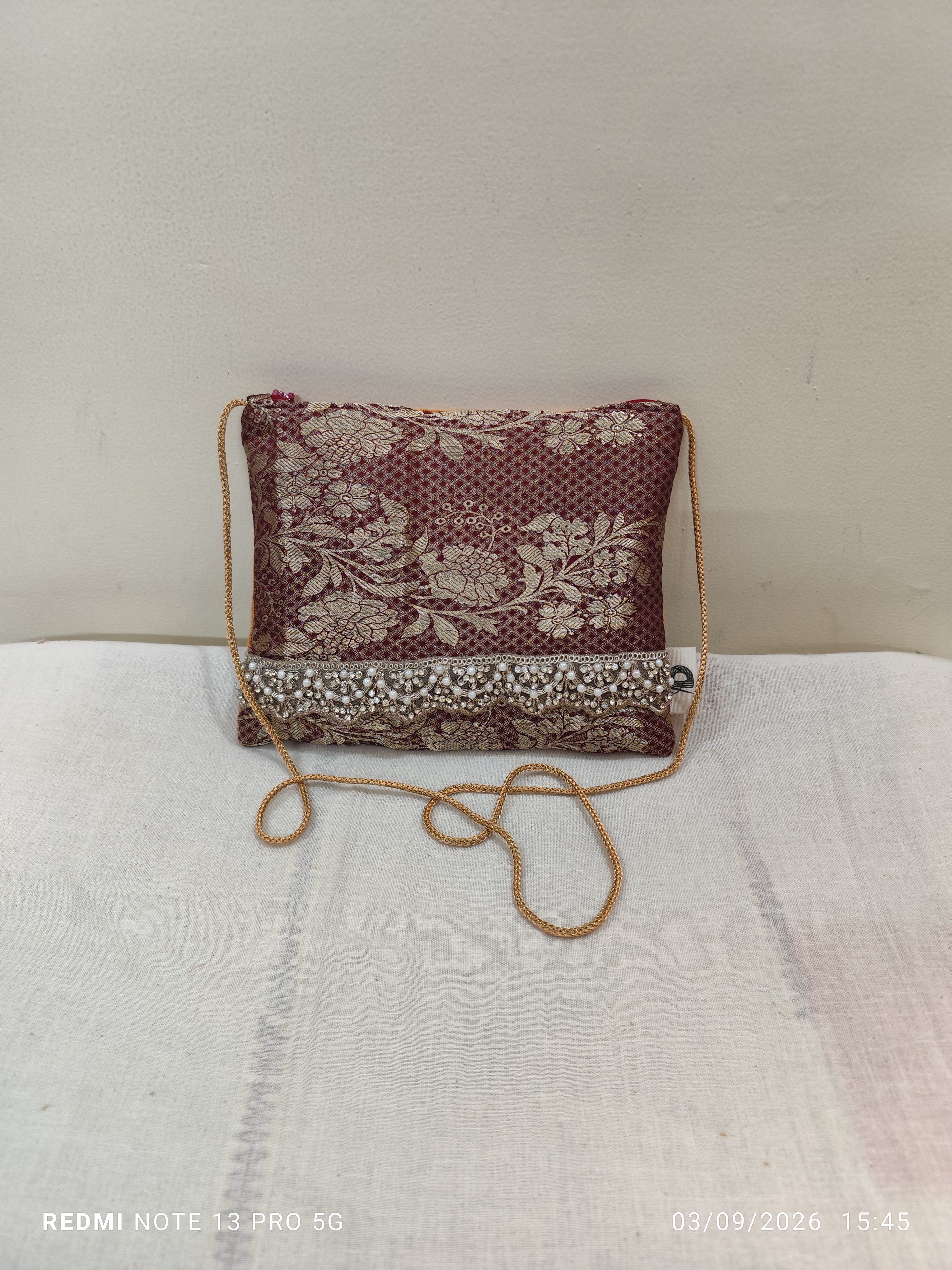 Party sling bag DH-PSB-0012 — close-up of the craft