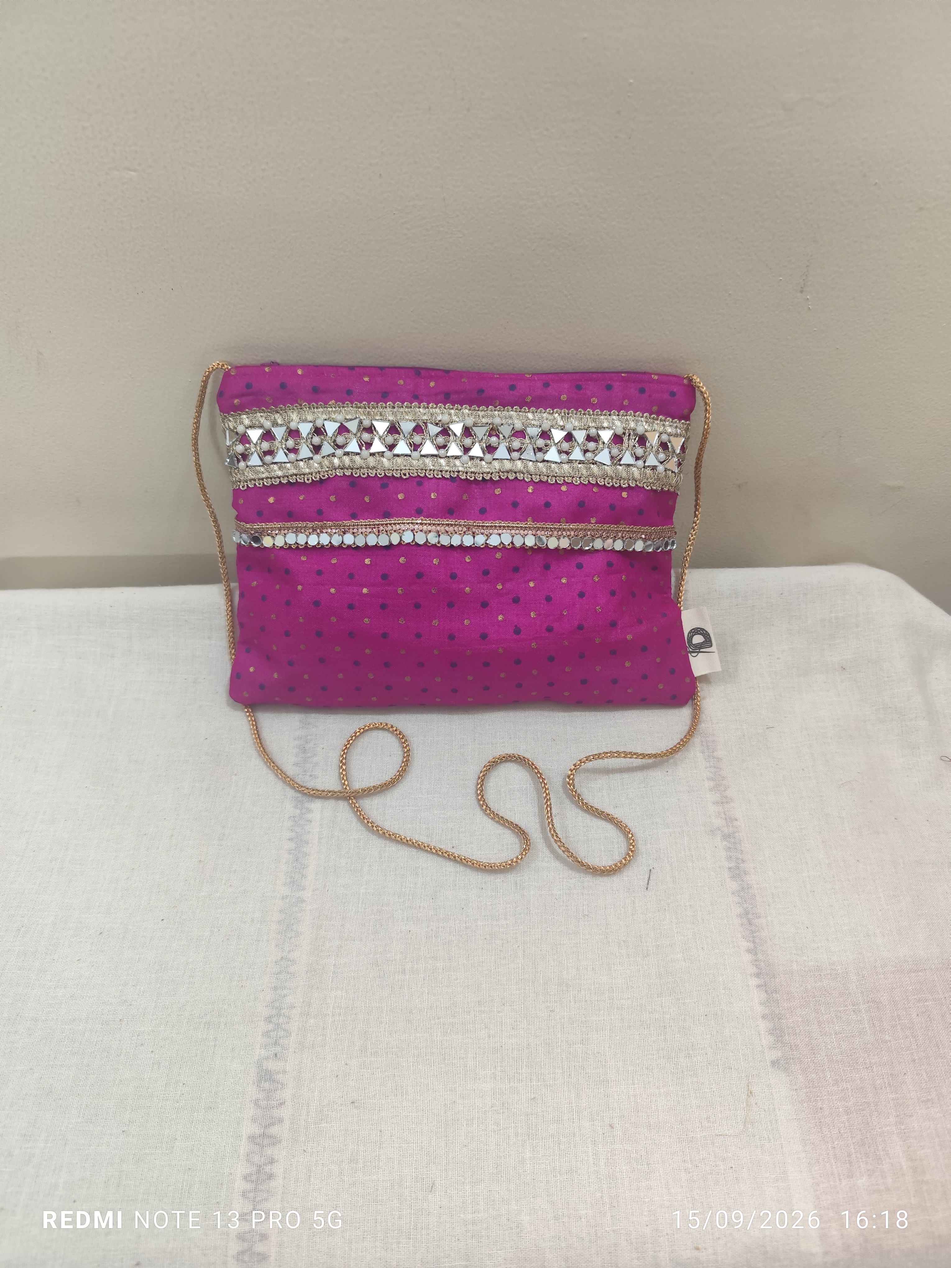 Party sling bag DH-PSB-0023 — close-up of the craft