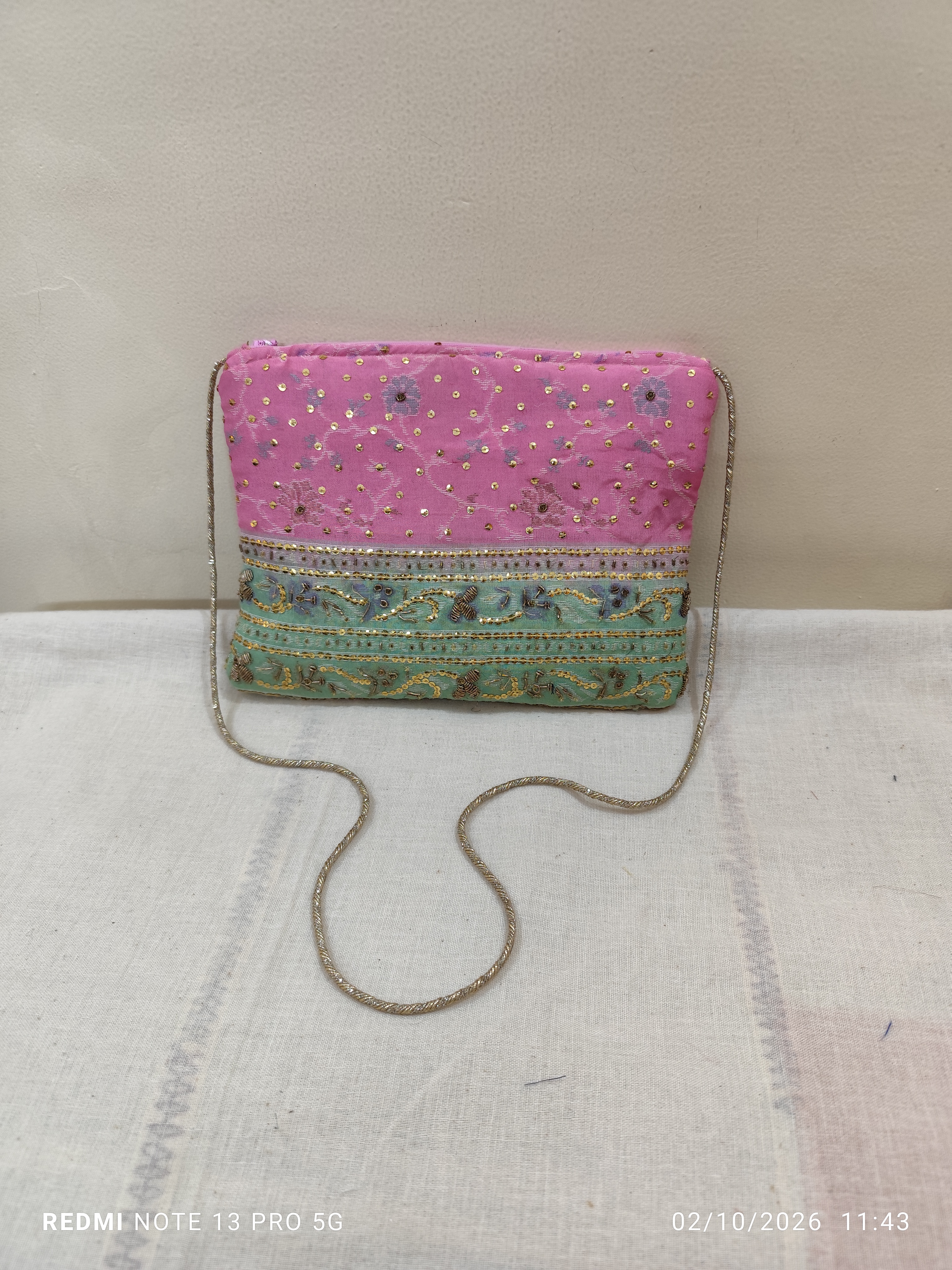 Party sling bag DH-PSB-0028 — close-up of the craft