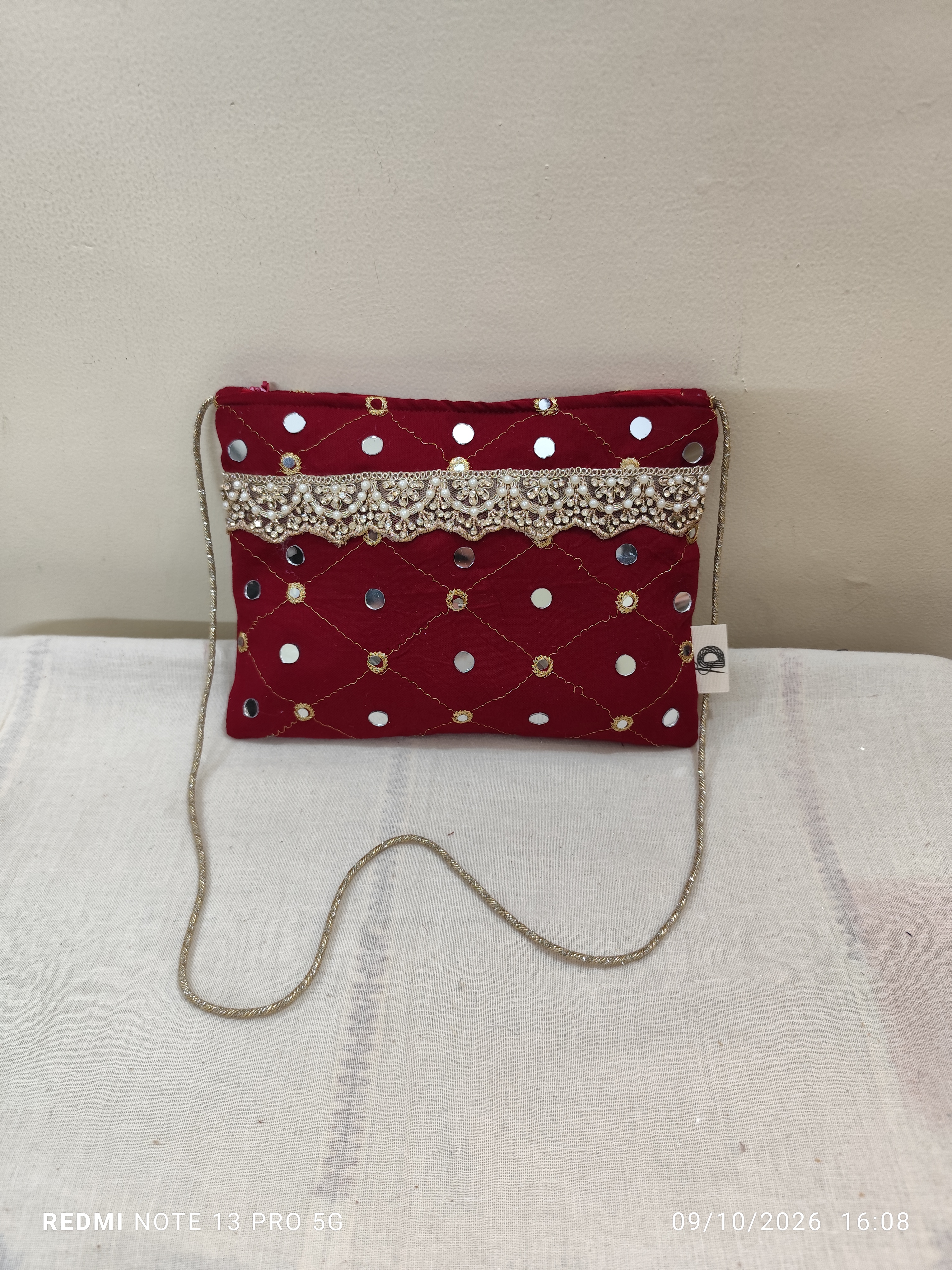 Party sling bag DH-PSB-0031 — close-up of the craft