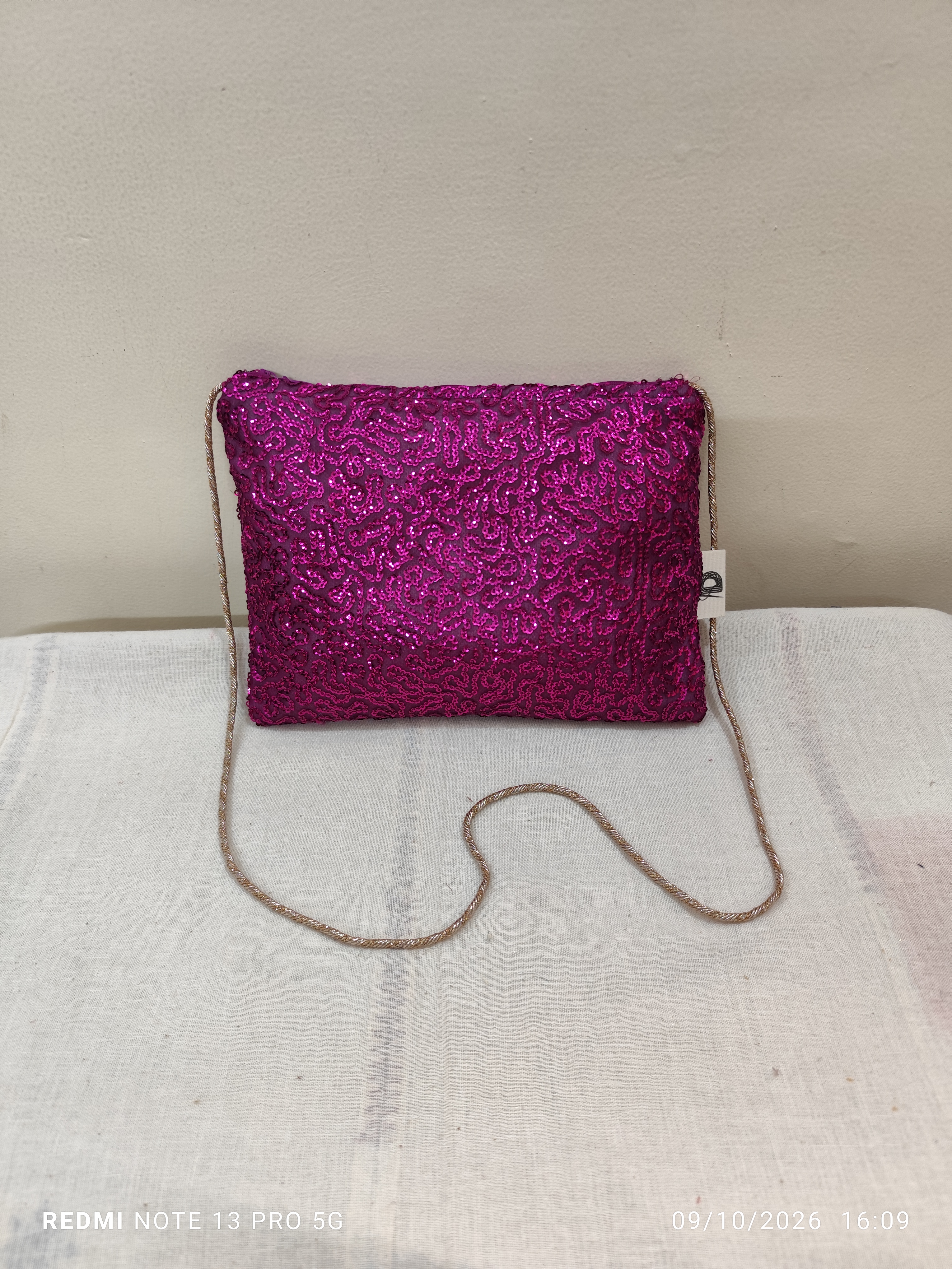 Party sling bag DH-PSB-0032 — close-up of the craft