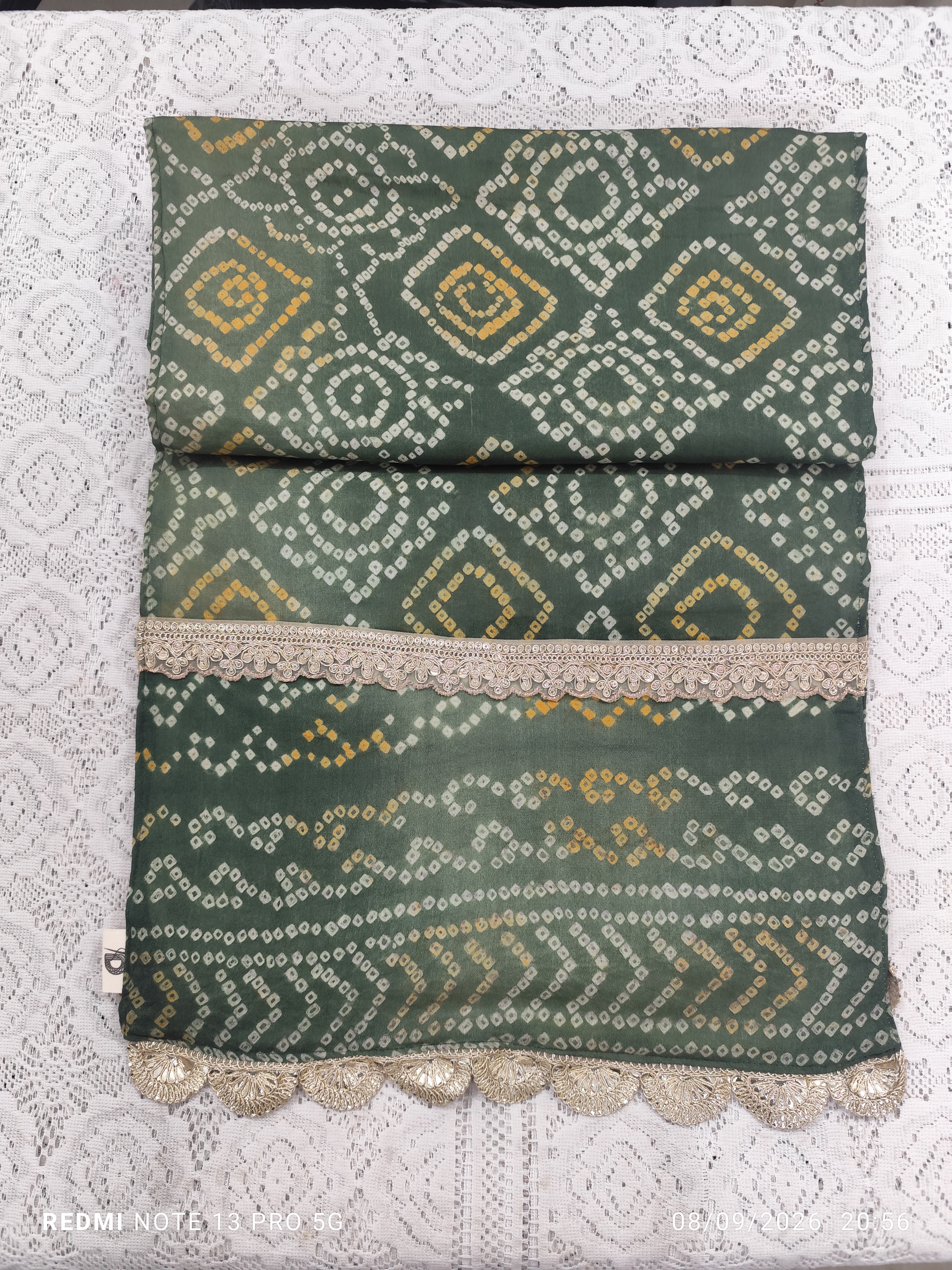 Dinning Table Runner DH-TRN-0005 — close-up of the craft
