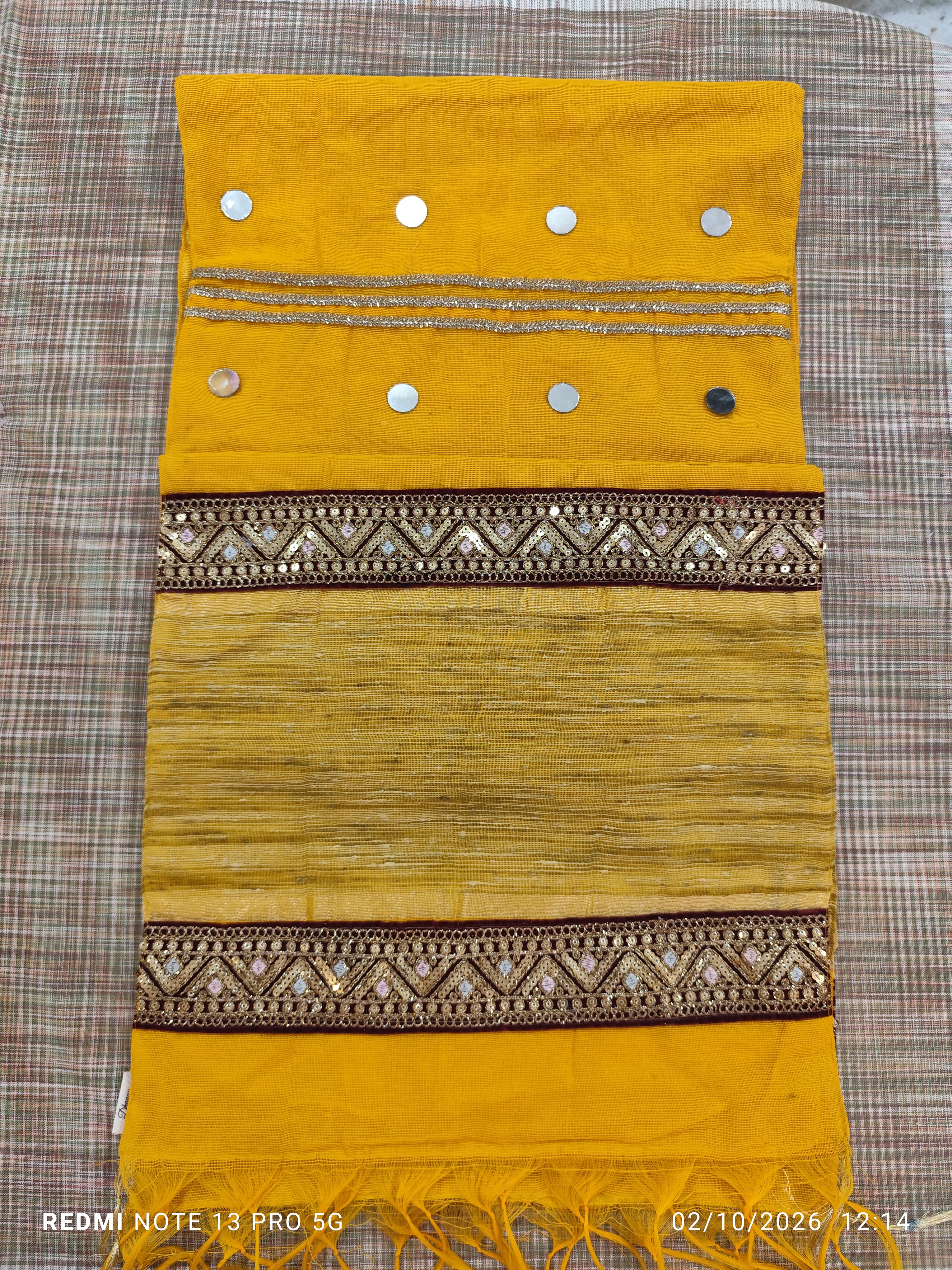 Dinning Table Runner DH-TRN-0012 — close-up of the craft