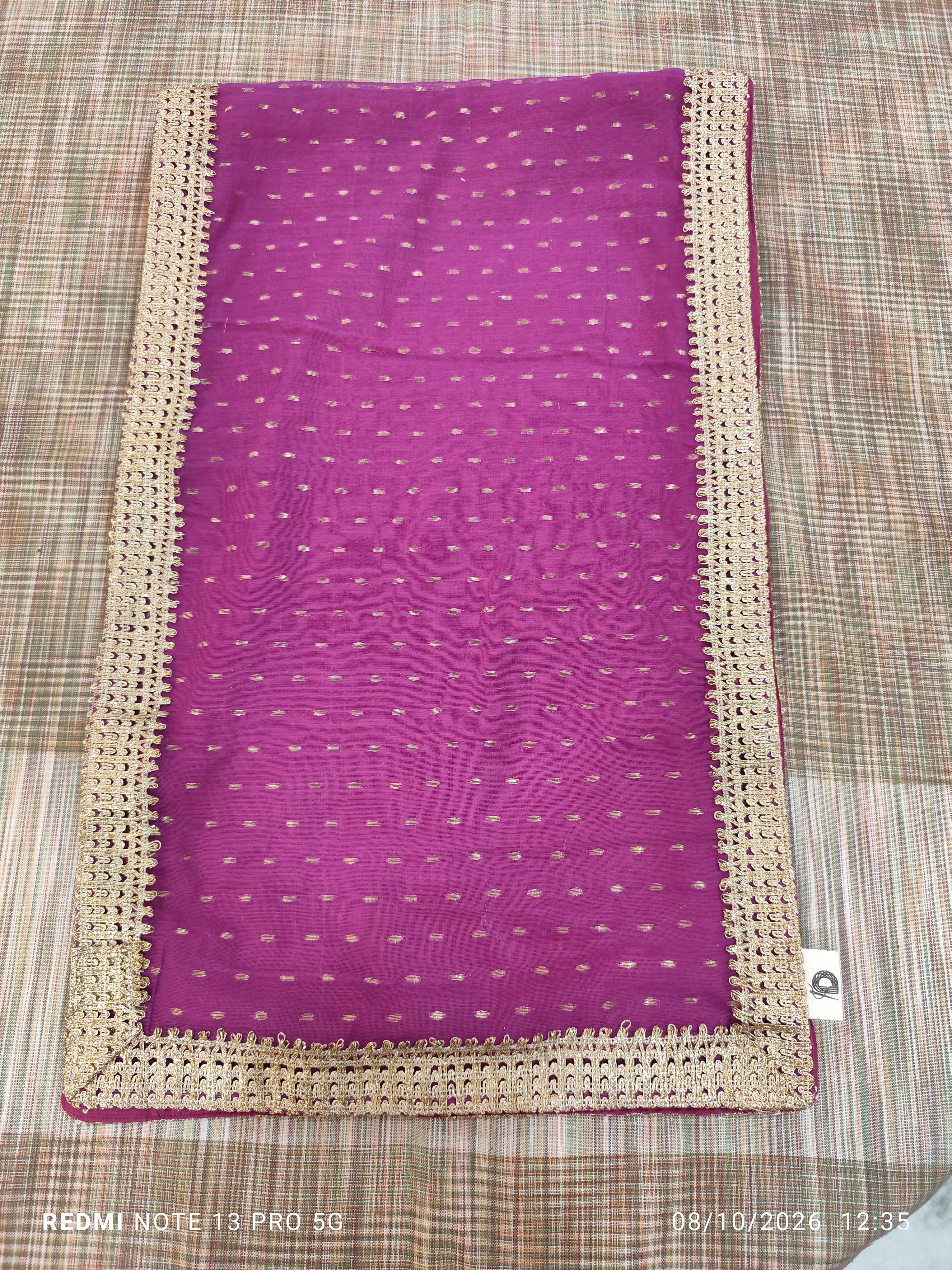 Dinning Table Runner DH-TRN-0015 — close-up of the craft