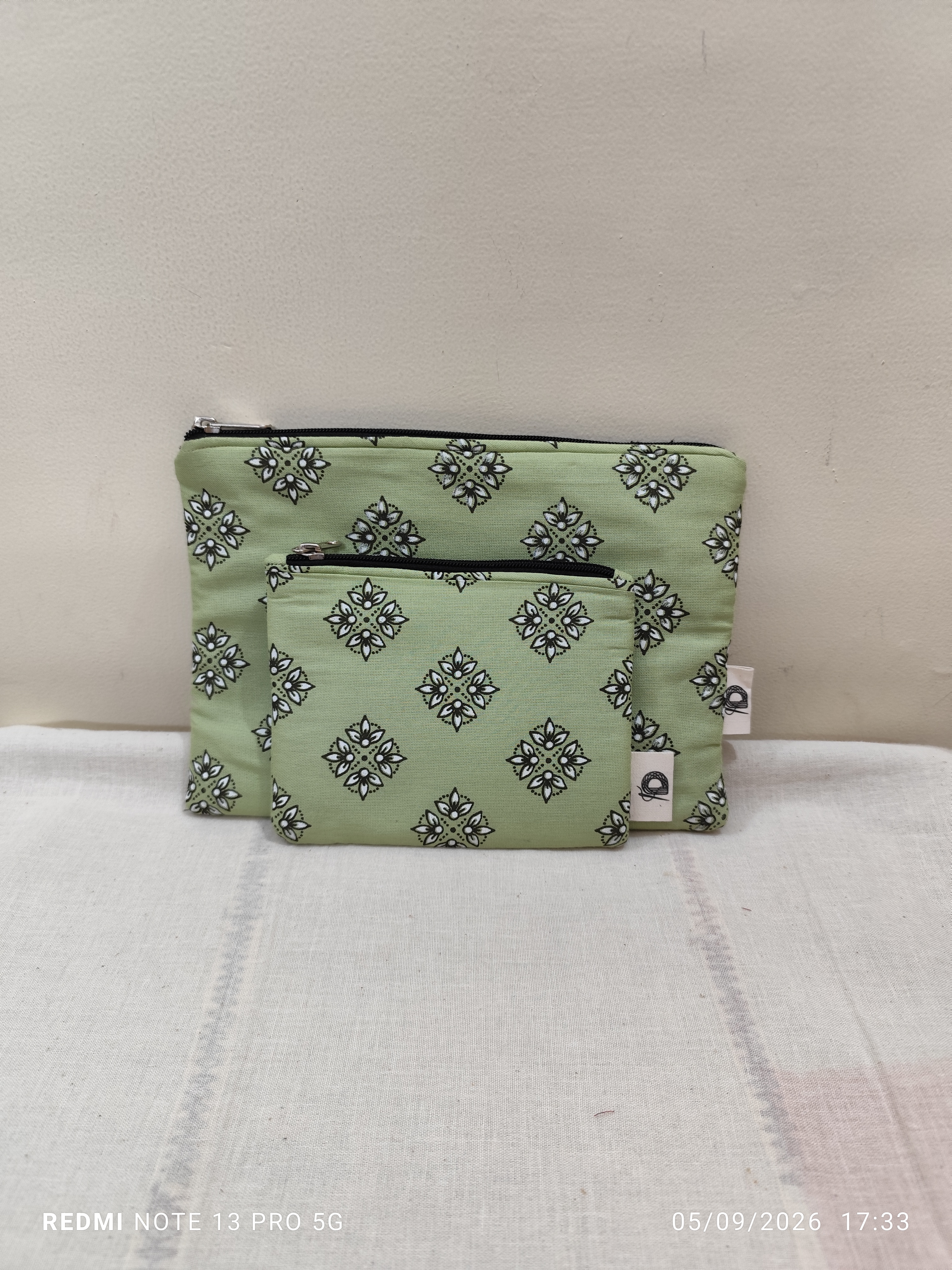 Zip Pouch Set DH-ZPO-0035 — close-up of the craft